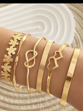 Gold Layered Women's Bracelet Set - Elegant Heart & Knot Designs